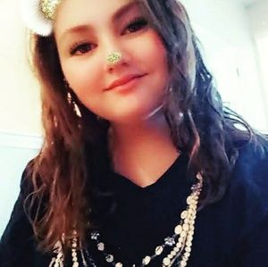 Meet your Posher, Cryssi